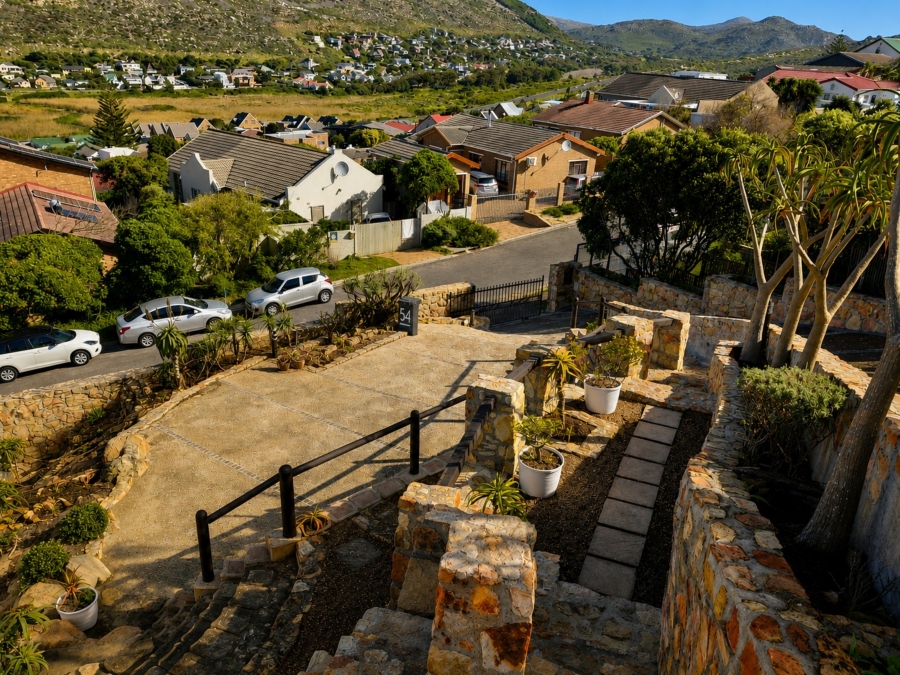 4 Bedroom Property for Sale in Glen Ridge Western Cape
